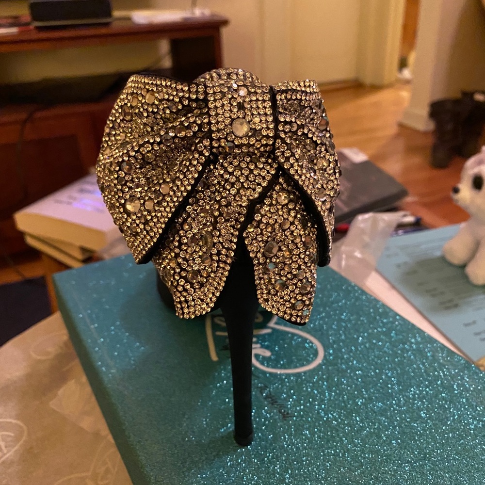 Betsey Johnson beautiful shoes brand new